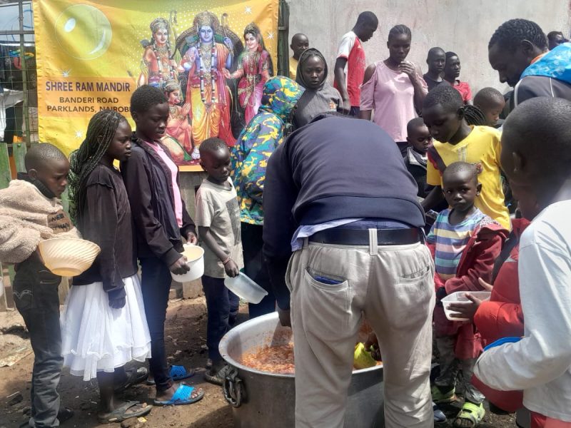 Jai Shreeram volunteers doing Seva for today’s 2000 children food donation3