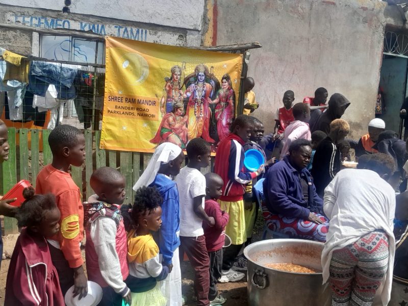 Jai Shreeram volunteers doing Seva for today’s 2000 children food donation4