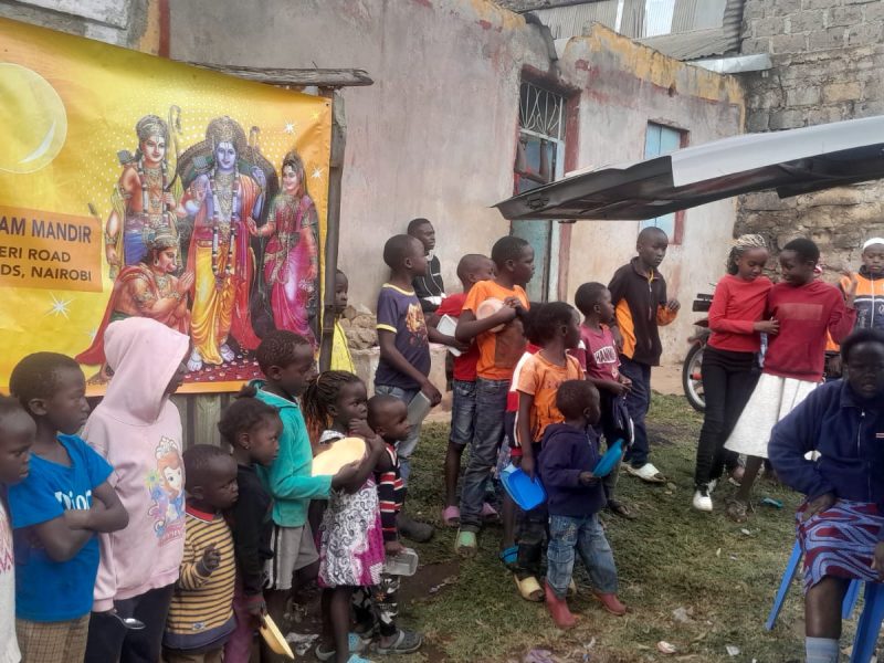 Jai Shreeram volunteers doing Seva for today’s 2000 children food donation6